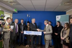 signature_convention_emplois_avenir_mr_ayrault__mr_troussel_pole_emploi_pantin_23_03_13_9354